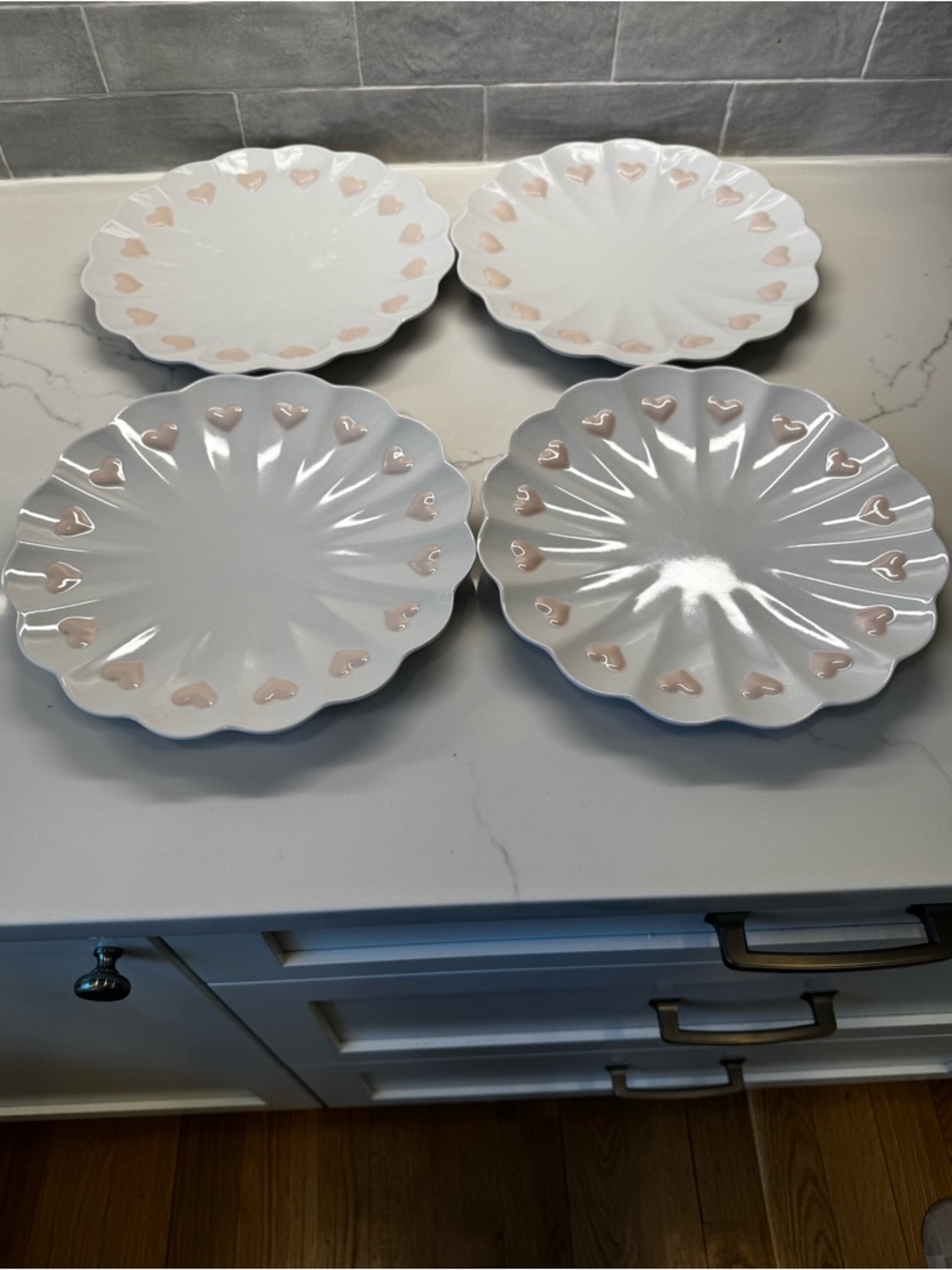 Set of 4 Heart-Embossed Scalloped Melamine Plates